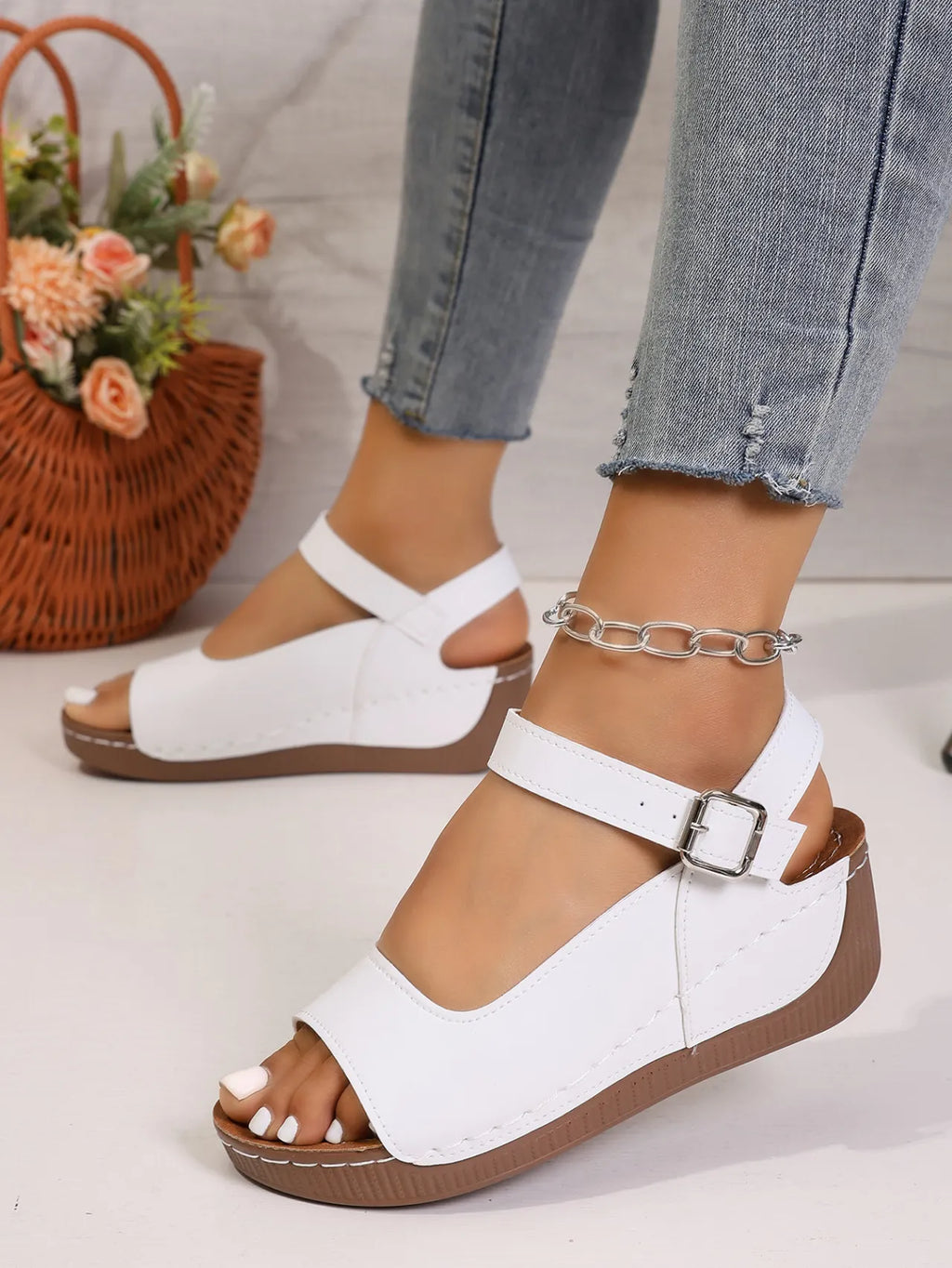 ⏰Flash Sale 50% OFF🔥Women's summer beach thick soled sandals with exposed toe and thick sole splicing design