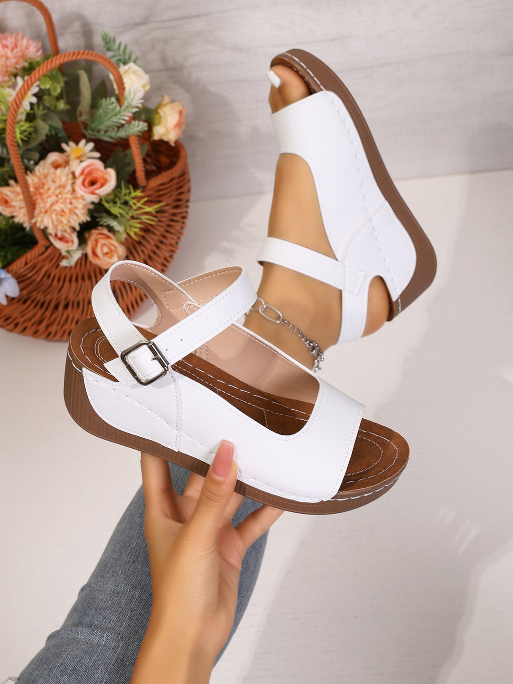 ⏰Flash Sale 50% OFF🔥Women's summer beach thick soled sandals with exposed toe and thick sole splicing design