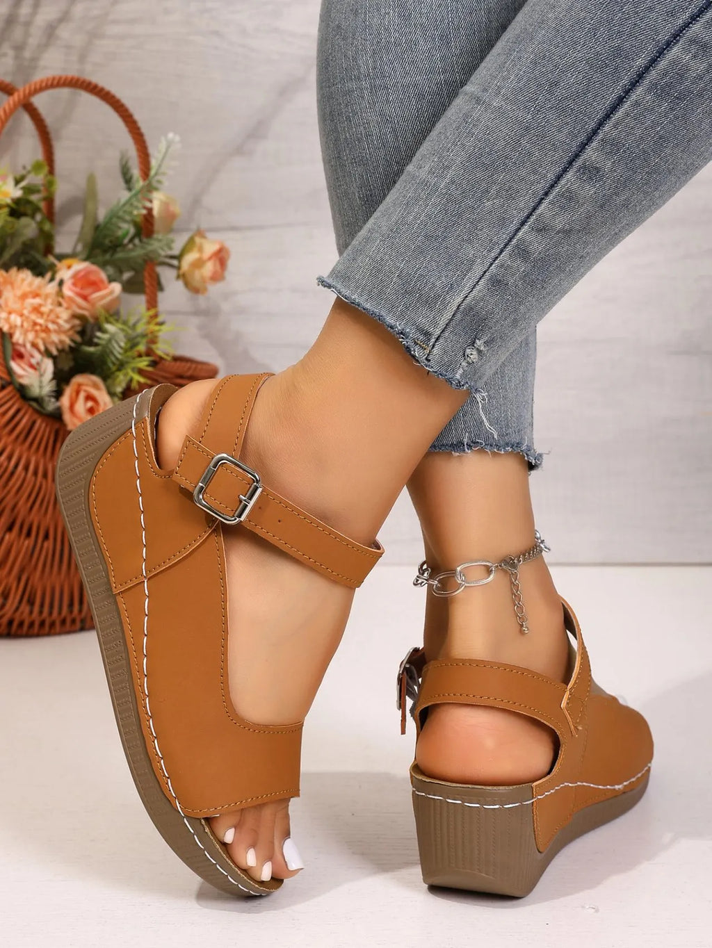 ⏰Flash Sale 50% OFF🔥Women's summer beach thick soled sandals with exposed toe and thick sole splicing design