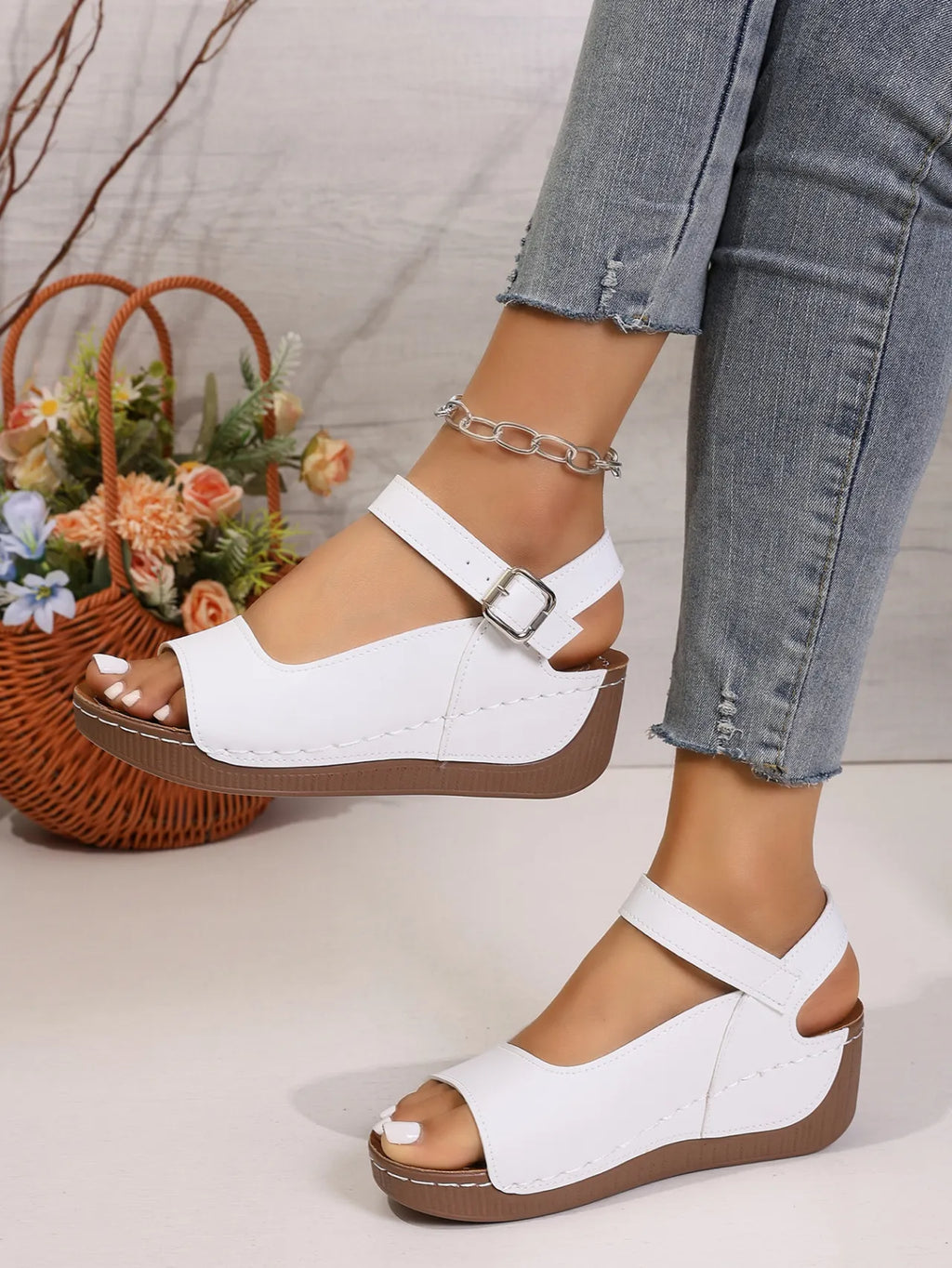 ⏰Flash Sale 50% OFF🔥Women's summer beach thick soled sandals with exposed toe and thick sole splicing design